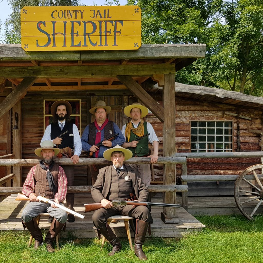 Authentic Camp 2021 - Lawmen in front of the Sheriff Office