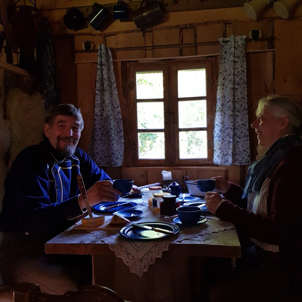 Authentic Camp 2021 - Cowboy breakfast in bunkhouse