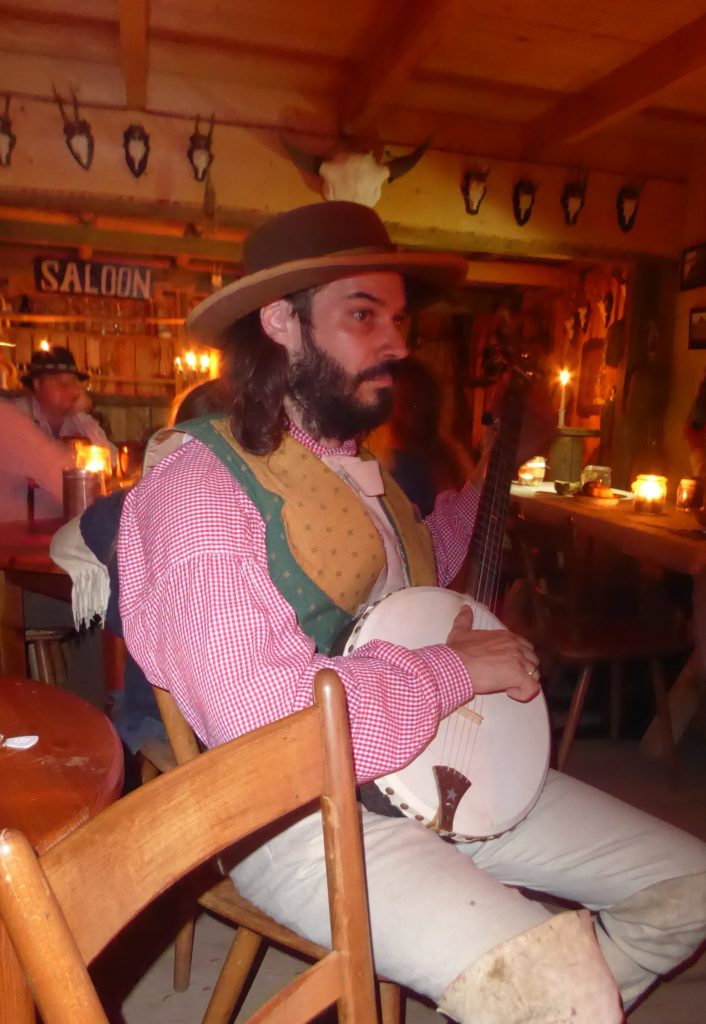 Authentic Camp 2021 - Banjo player in saloon
